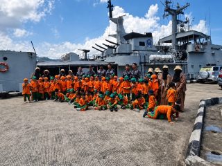 Outing Class di Kodaeral II Teluk Bayur, Siswa TKIT 1 Dar el-Iman Belajar Langsung dari TNI AL